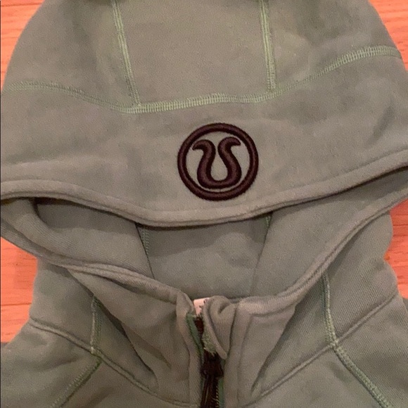 Size 4 Lululemon scuba hoodie - Picture 1 of 4